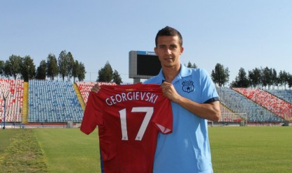 Daniel Georgievski holding a Steaua București jersey; photo: gsp.ro